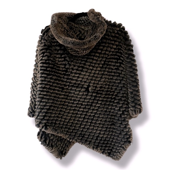 Cozy Faux Fur Wrap Cape | Plush Winter Poncho / Shawl Size S - Picture 1 of 6